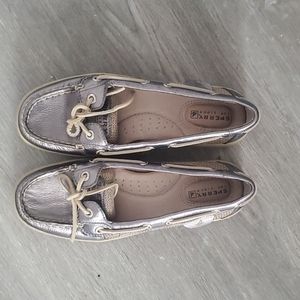 Sperrys size 6 ~color between a silver/metallic